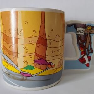 Vintage 1988 Warner Bros. Road Runner & Wile E. Coyote Ceramic Mug 1988 Korea